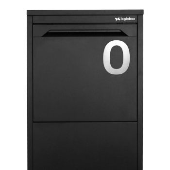 Afbeelding van RVS huisnummer 0 met 3M sticker, geplakt op een brievenbus, bevestiging zonder schroeven.