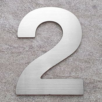 Moderne RVS huisnummer 2, met 2mm dikte, inclusief 3M-sticker voor snelle bevestiging op diverse ondergronden.